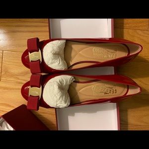 Salvatore Ferragamo Varina Flat size 6C Rasso